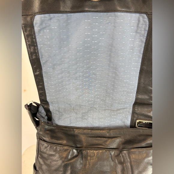 Tumi leather unisex laptop crossbody messenger bag - Picture 7 of 8